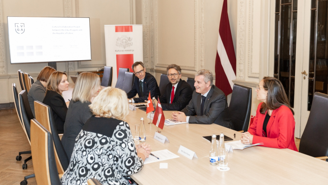 Kultūras ministre tiekaxs ar Lugāno delegācijas pārstāvjiem, foto: Oskars Artūrs Upenieks / Kultūras ministrija