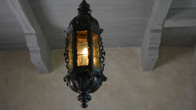 Lukturis pie griestiem