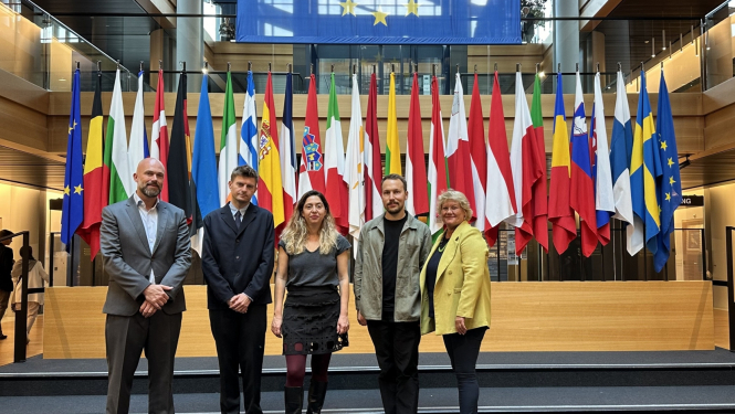 Eiropas Parlamenta LUX skatītāju balvas pārstāvji un režisors Gints Zilbalodis