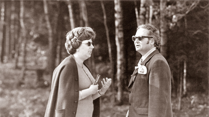 Margarita Miglāne un Imants Auziņš Neretas “Riekstiņos” Jāņa Jaunsudrabiņa simtgades pasākumā 1977. gada 27. augustā. Fotogrāfs nezināms