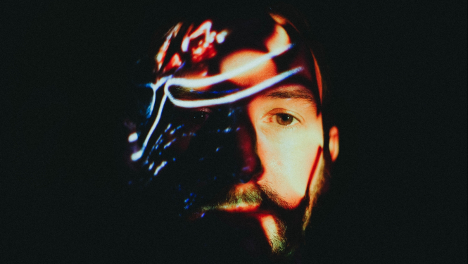 Britu elektroniskās mūzikas mākslinieks Makss Kūpers (Max Cooper)