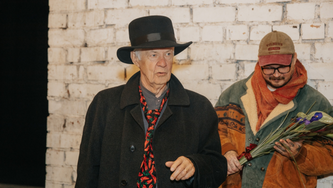 Mākslinieks Māris Bišofs izstādes atklāšanā, foto: Klāvs Vasiļevskis.