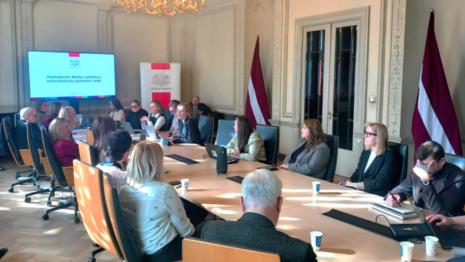 Mediju politikas konsultatīvās padomes locekļi pulcējušies uz sanāksmi Kultūras ministrijas sanāksmju zālē