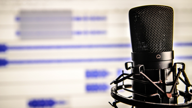 Mikrofons mediju studijā