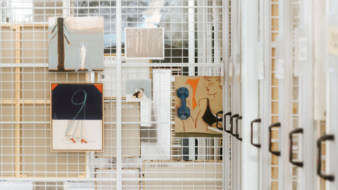 Latvijas Nacionālā mākslas muzeja Mūsdienu vizuālās mākslas kolekcijas glabātuve Muzeju krātuvē. Rīga, 2021. Foto: Kristiāna Zelča