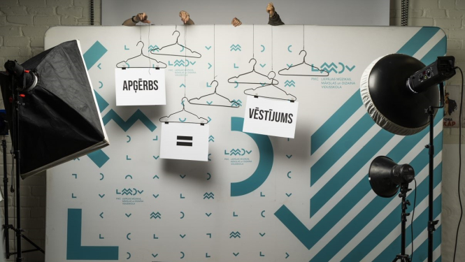 Latvijas mākslas skolu audzēkņu darbu izstādes un modes skates vizuālais materiāls