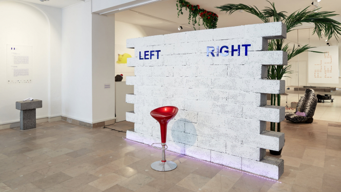 Skats no izstādes “Lai iemīlētos, klikšķiniet šeit”. Rīgas Fotogrāfijas biennāle – NEXT 2021. LMA izstāžu telpa “Pilot”. Foto: Madara Gritāne.