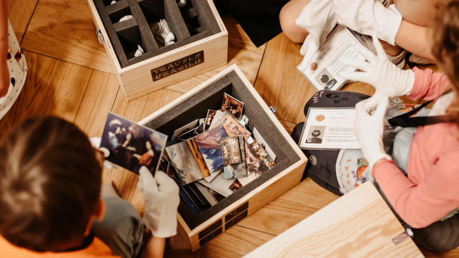 Mākslas muzeja RĪGAS BIRŽA nodarbība “Nospēlē muzeju”, foto: Kristiāna Zelča