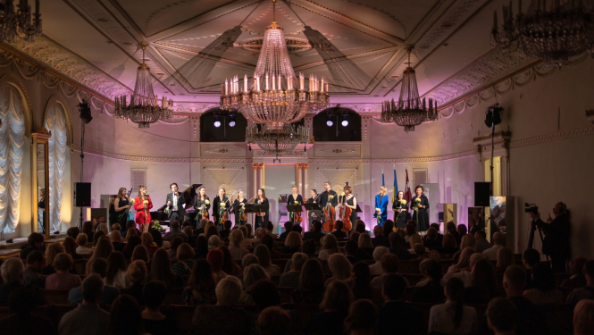 Koncerts pilnā skatītāju zālē