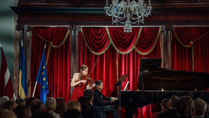 Divi mūziķi – sieviete un vīrietis