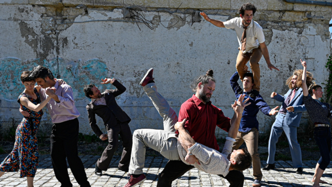 Lielformāta akrobātikas izrāde “Oda ballei”