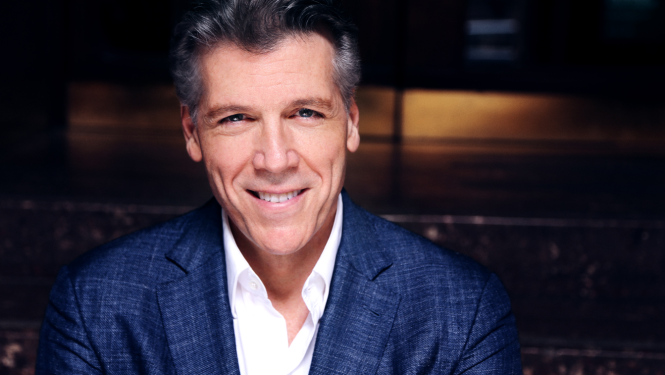 Dziedātājs Tomass Hempsons