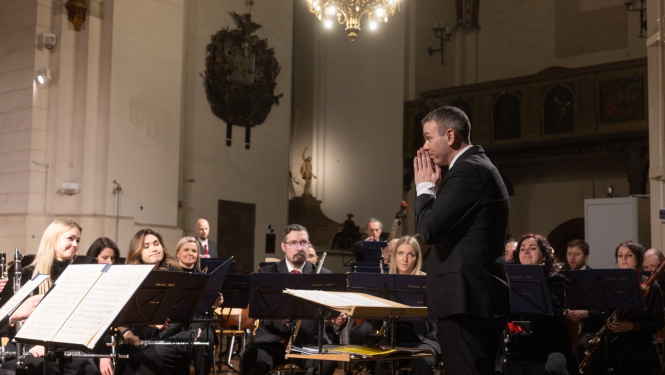 Orķestris Rīga un diriģents Valdis Butāns, foto: Mārtiņš Purviņš