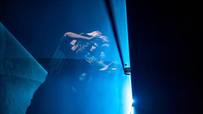 Asociatīvs attēls ar dejotāju