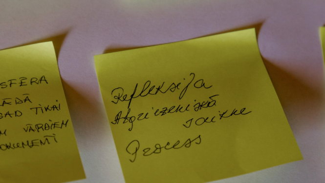 Dzeltenas piezīmju lapiņas