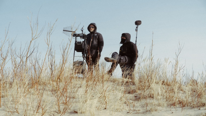 Divi kinooperatori ainavā