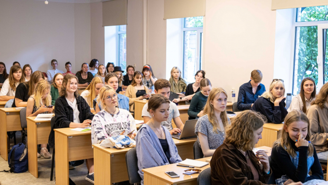 Studenti auditorijā
