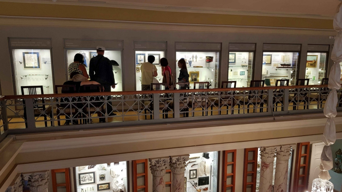 Rīgas vēstures un kuģniecības muzeja ekspozīcijas fragments 18. gadsimta beigās klasicisma stilā celtajā Kolonnu zālē.