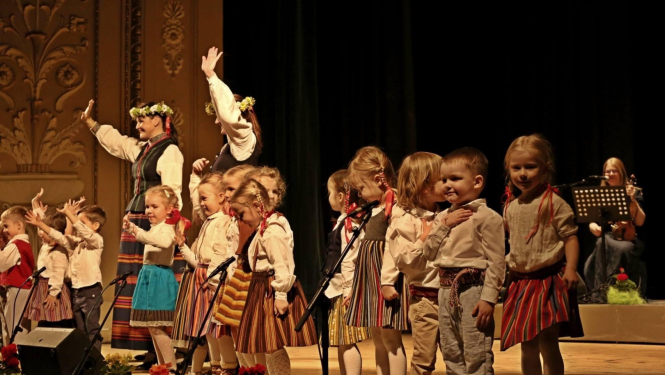 Bērnu vokālā studija “Knīpas un Knauķi”