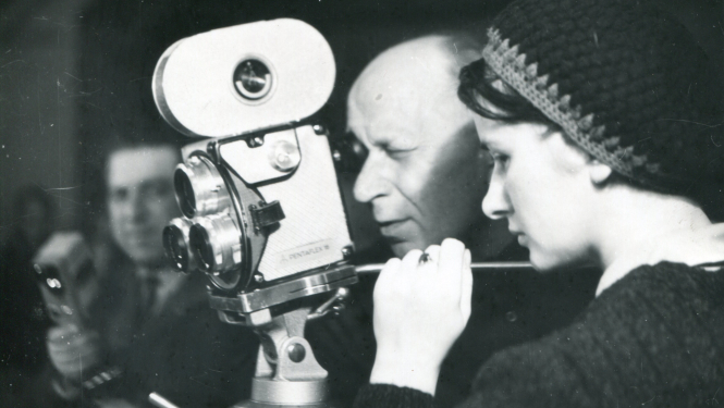 Kinoamatieri darba procesā, foto no Latvijas Nacionālais arhīva krājuma.