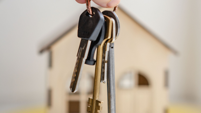 Atslēgas un mājas makets