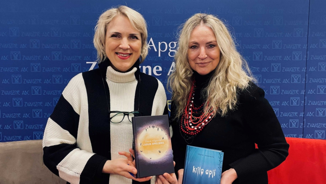 Rakstnieces Dace Vīgante un Džena Andersone