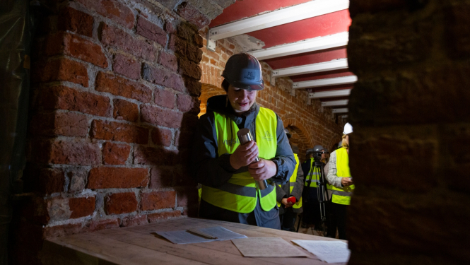 RMM jaunās mājvietas Mārstaļu ielā 6 pagrabā tiek iemūrēta kapsula ar vēstījumu nākamajām paaudzēm