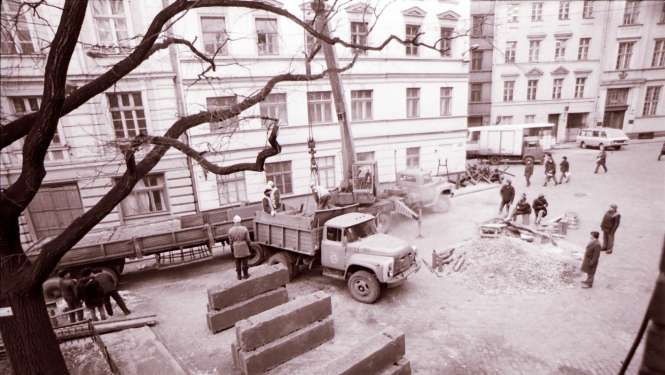 Doma laukums ar barikādēm 1991.gadā