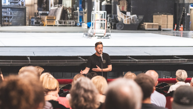 Sandis Voldiņš un operas kolektīvs