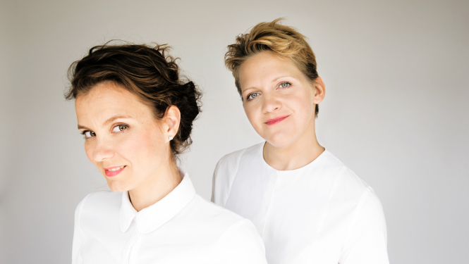 Latviešu vijolniece Vinetu Sareika un franču pianiste Amandīne Savarī.