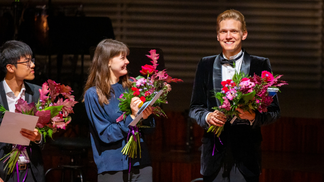 Laureāts uz skatuves