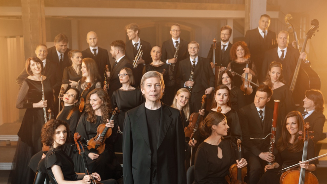 Valsts kamerorķestris “Sinfonietta Rīga” un diriģents Normunds Šnē