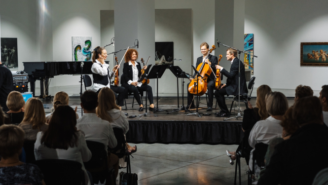 Mūziķi uz skatuves