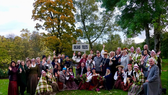 Somugru dienas dalībnieku grupas foto