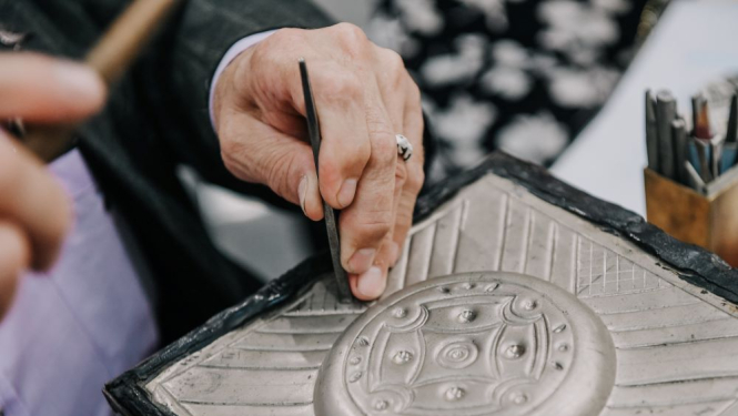 Meistars ar darbarīkiem