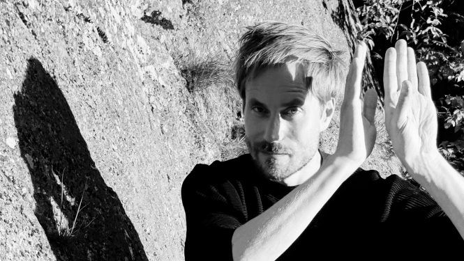 Perkusiju virtuozs un skaņu mākslinieks Tatu Renke (Tatu Rönkkö) no Somijas.