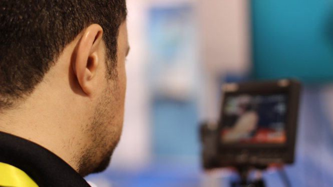 Vīrietis TV studijā