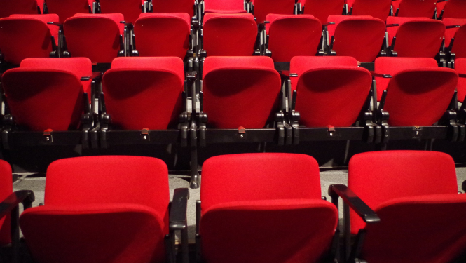 Tukšas sēdvietas koncertzālē