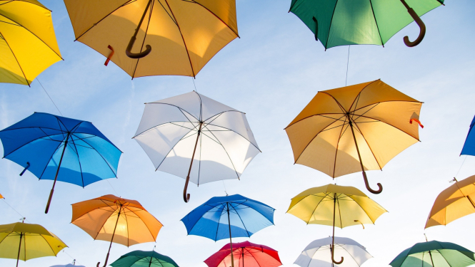 Krāsaini lietussargi