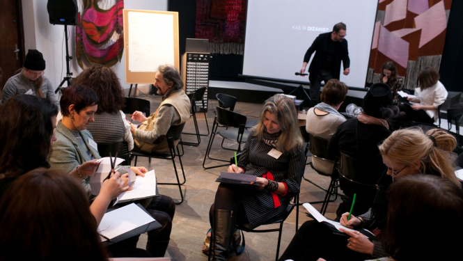 Publicitātes foto Dizaina domnīcām pedagogiem programmas “Vārds dizainam” 9. sezonā. DMDM, 2022.