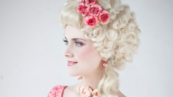 Dziedātāja Elīna Šimkus