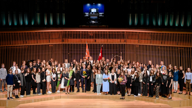 Ventspils Mūzikas vidusskolas audzēkņi un mācībspēki