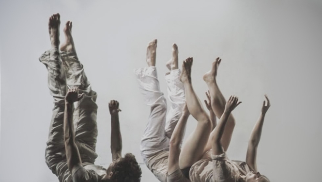 Cilvēki uz skatuves