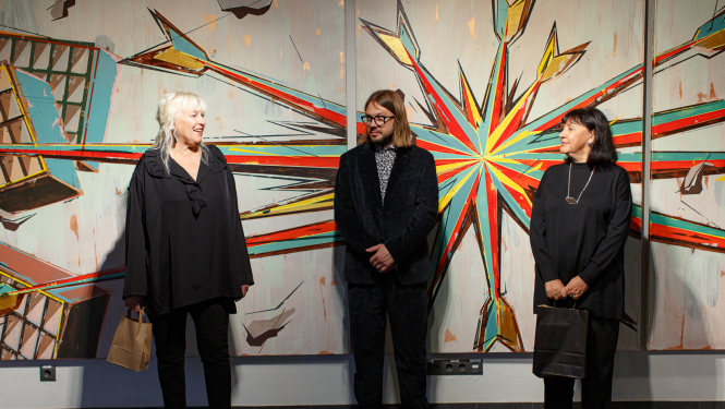 Mākslinieks izstādē