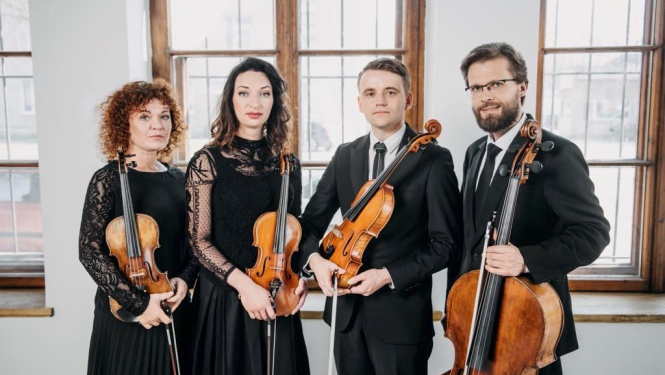 Vijolnieces – Agnese Kanniņa, Kristiāna Krūskopa, altists Artūrs Gailis, čellists Kārlis Klotiņš