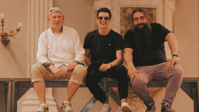 Pianists Matīss Žilinskis, kontrabasists Andris Grunte un sitaminstrumentālists Artis Orubs.