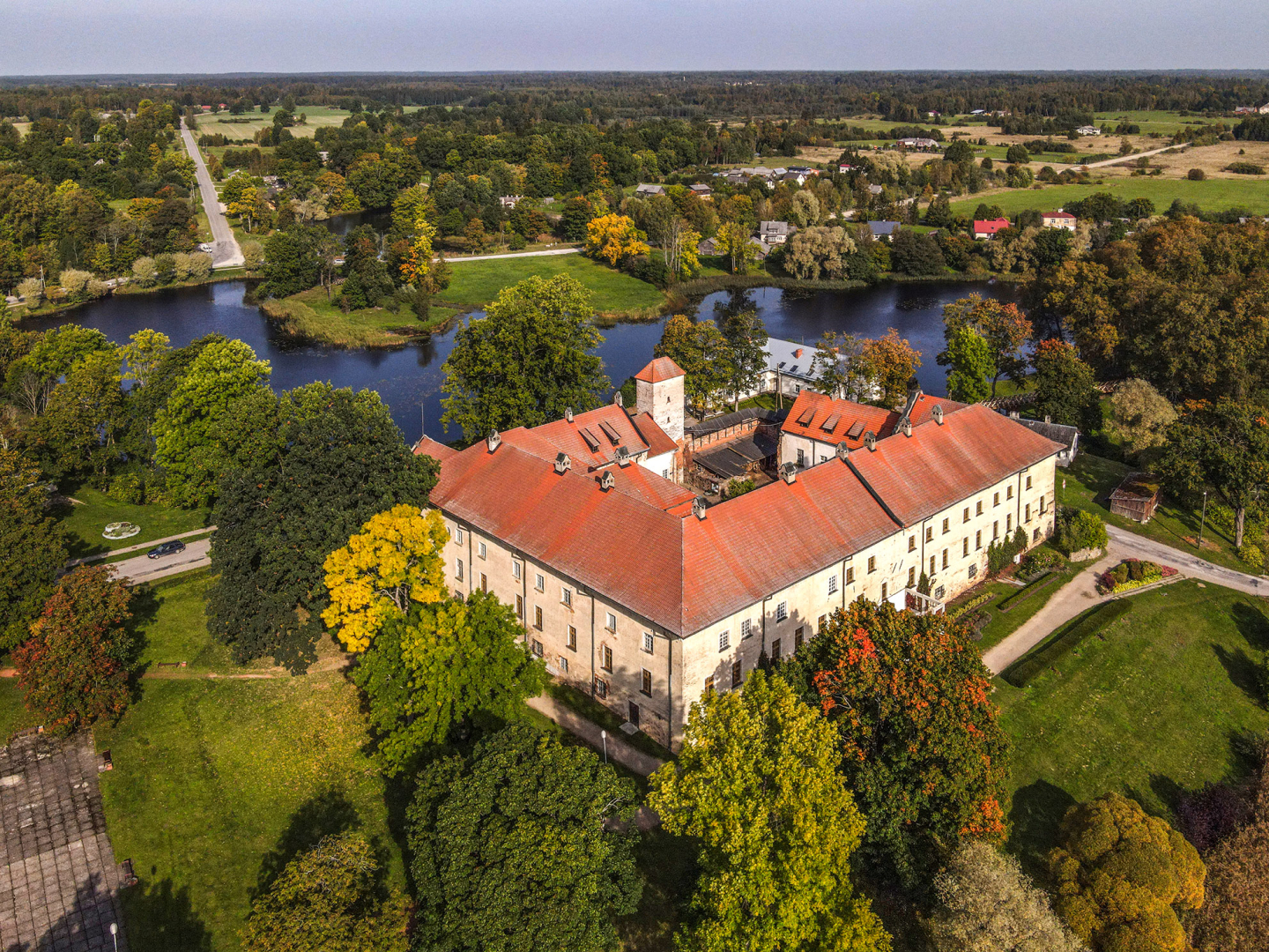 Dundagas pils komplekss no augšas