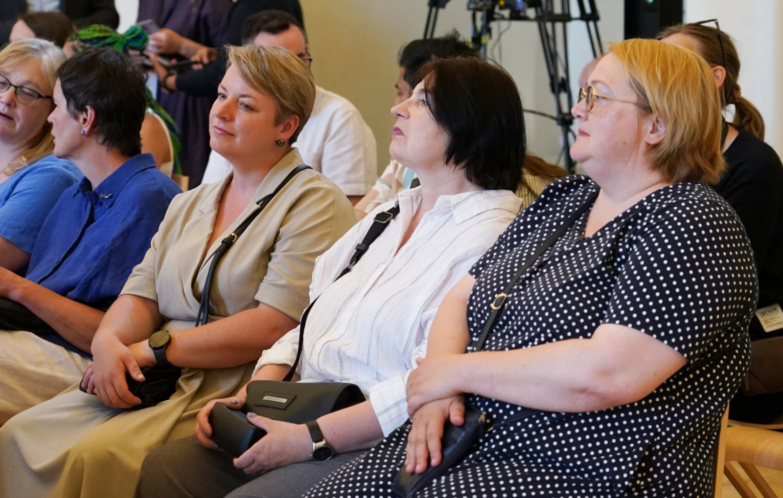 Apmeklētāji un lektori starptautisko mācību kultūras mantojuma saglabāšanā un aizsardzībā atklāšanas pasākumā Latvijas Nacionālajā vēstures muzejā