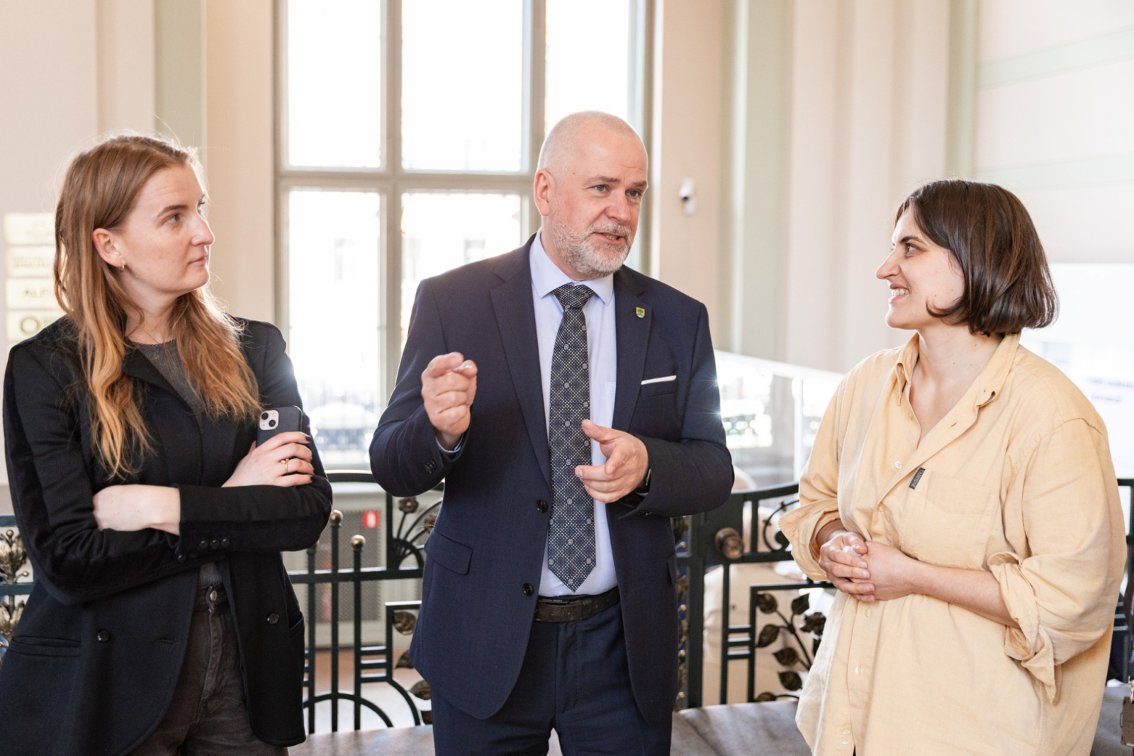 Latvijas Mākslas gada balvas mediju pasākuma norise un apmeklētāji LNMM vestibilā