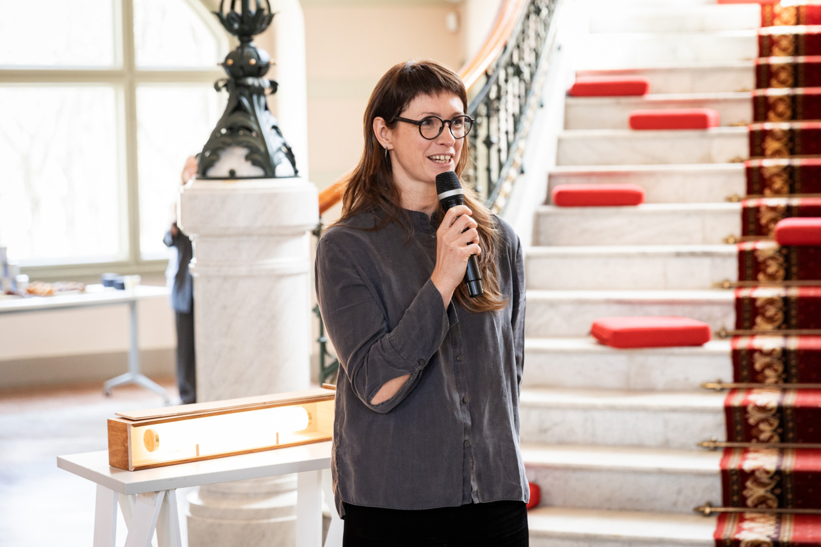 Latvijas Mākslas gada balvas mediju pasākuma norise un apmeklētāji LNMM vestibilā